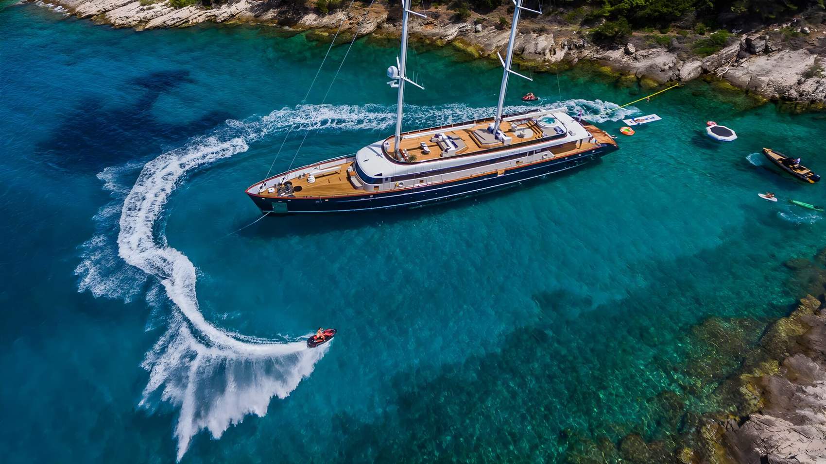 Clase Azul — Custom 48.2 m
