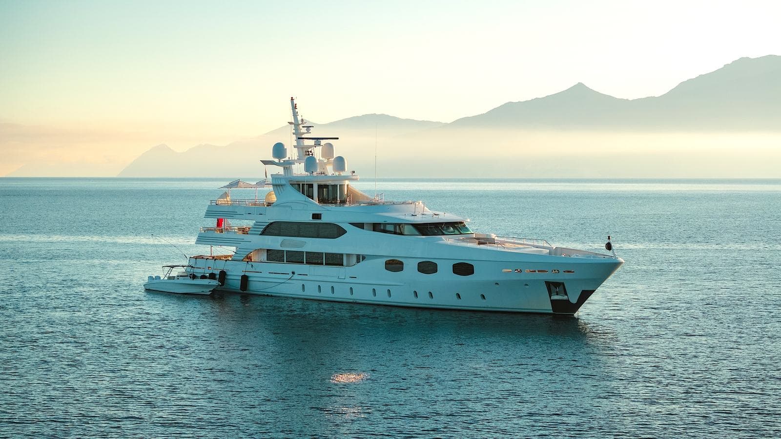 Eleni — exterior