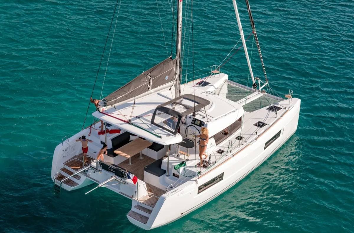 Lagoon 40 — photo 2