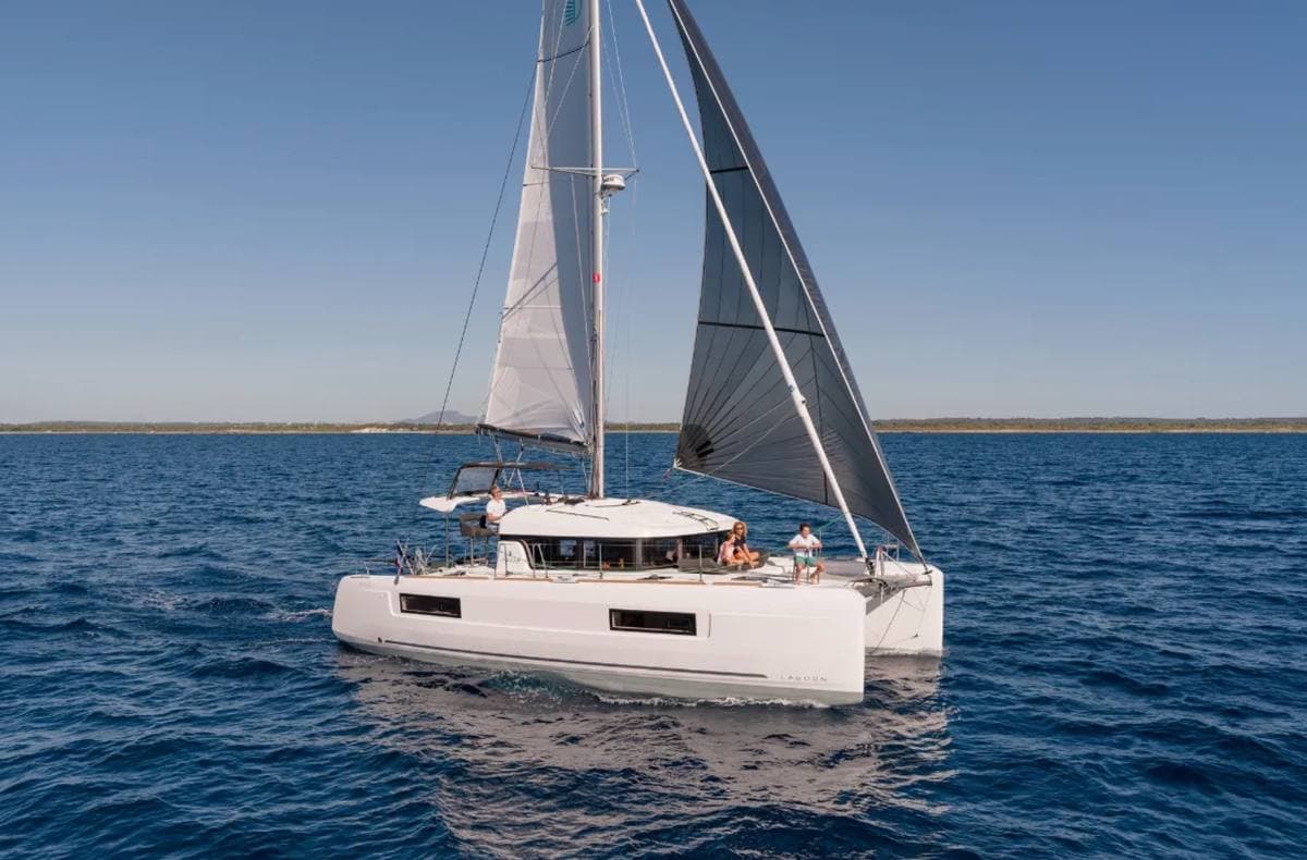 Lagoon 40 — photo 7
