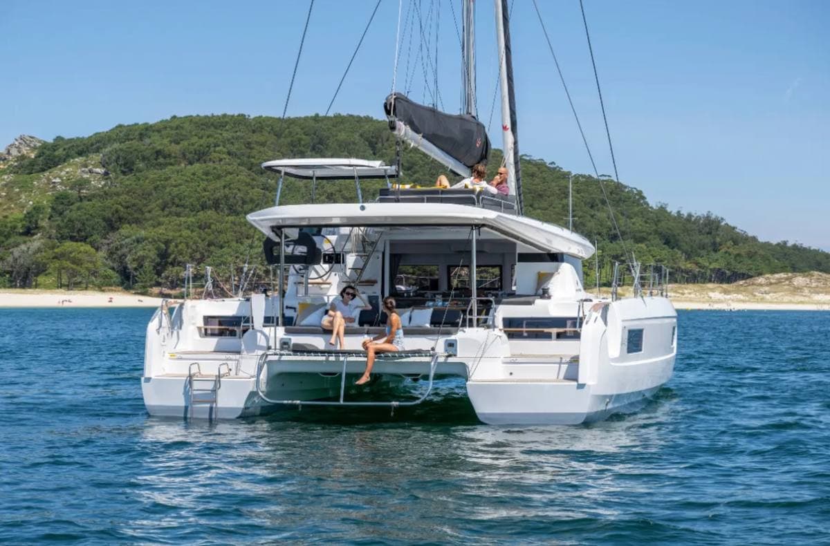Lagoon 43 — Lagoon 43